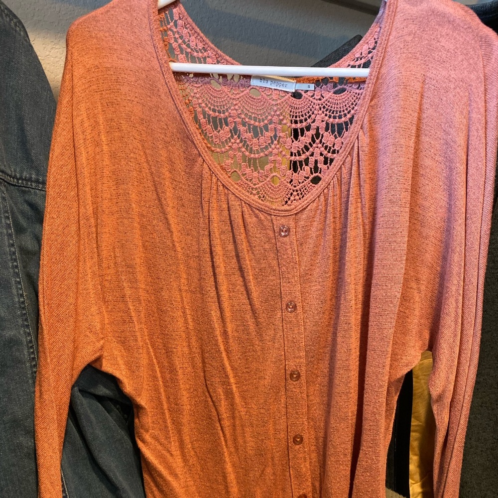 🌸Boutique cutout hi low top dark salmon🌸